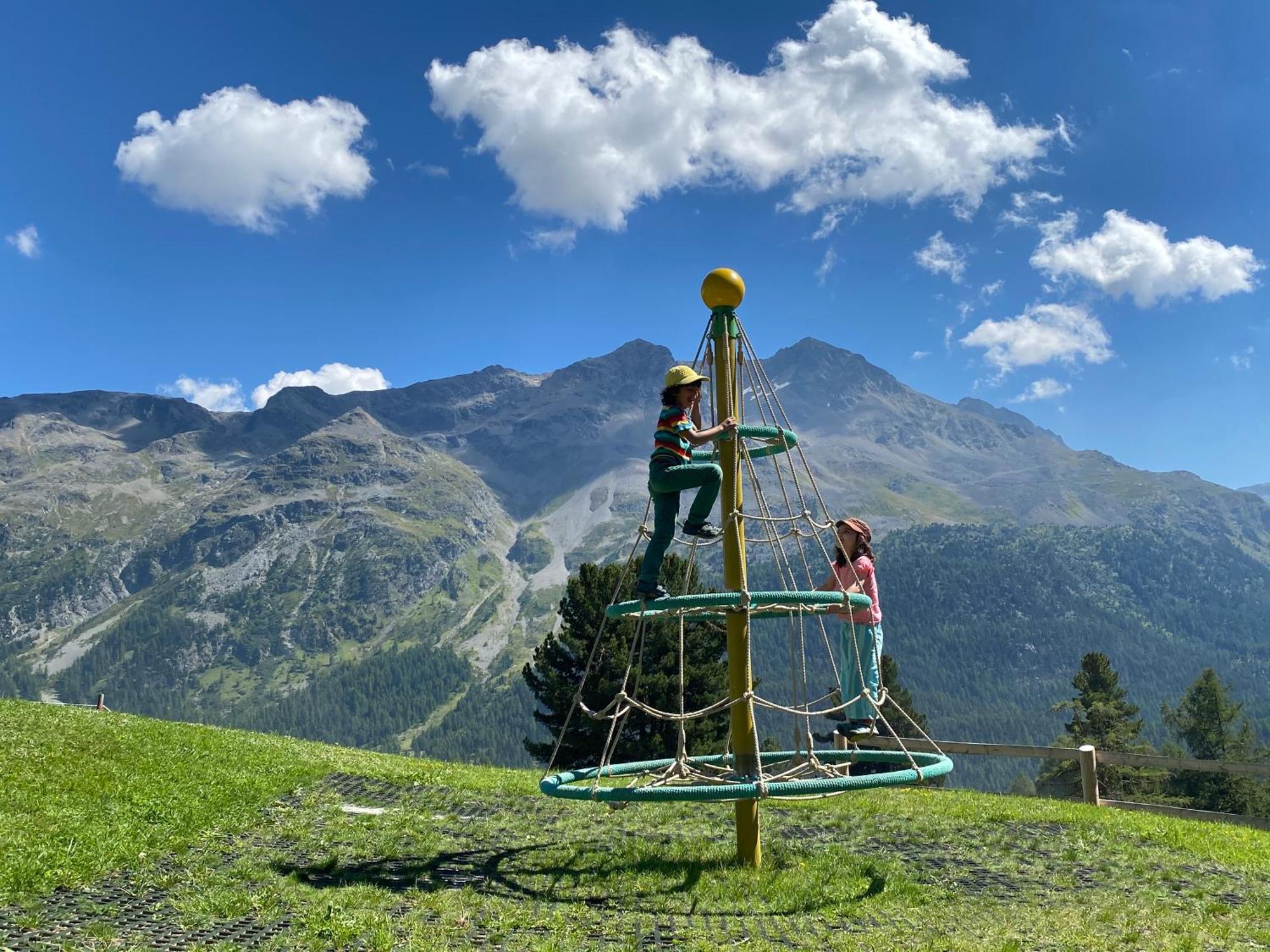 Randolins Familienresort St. Moritz Exterior foto