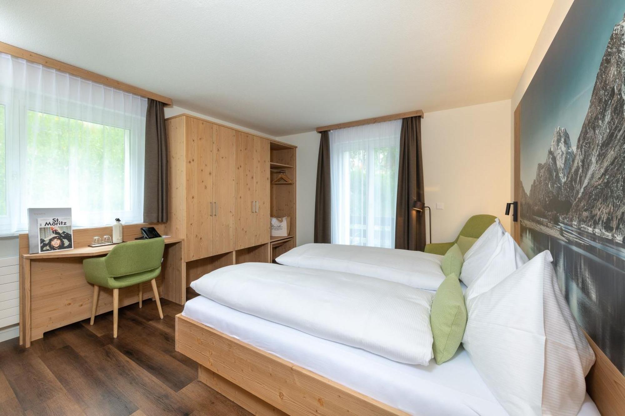 Randolins Familienresort St. Moritz Zimmer foto