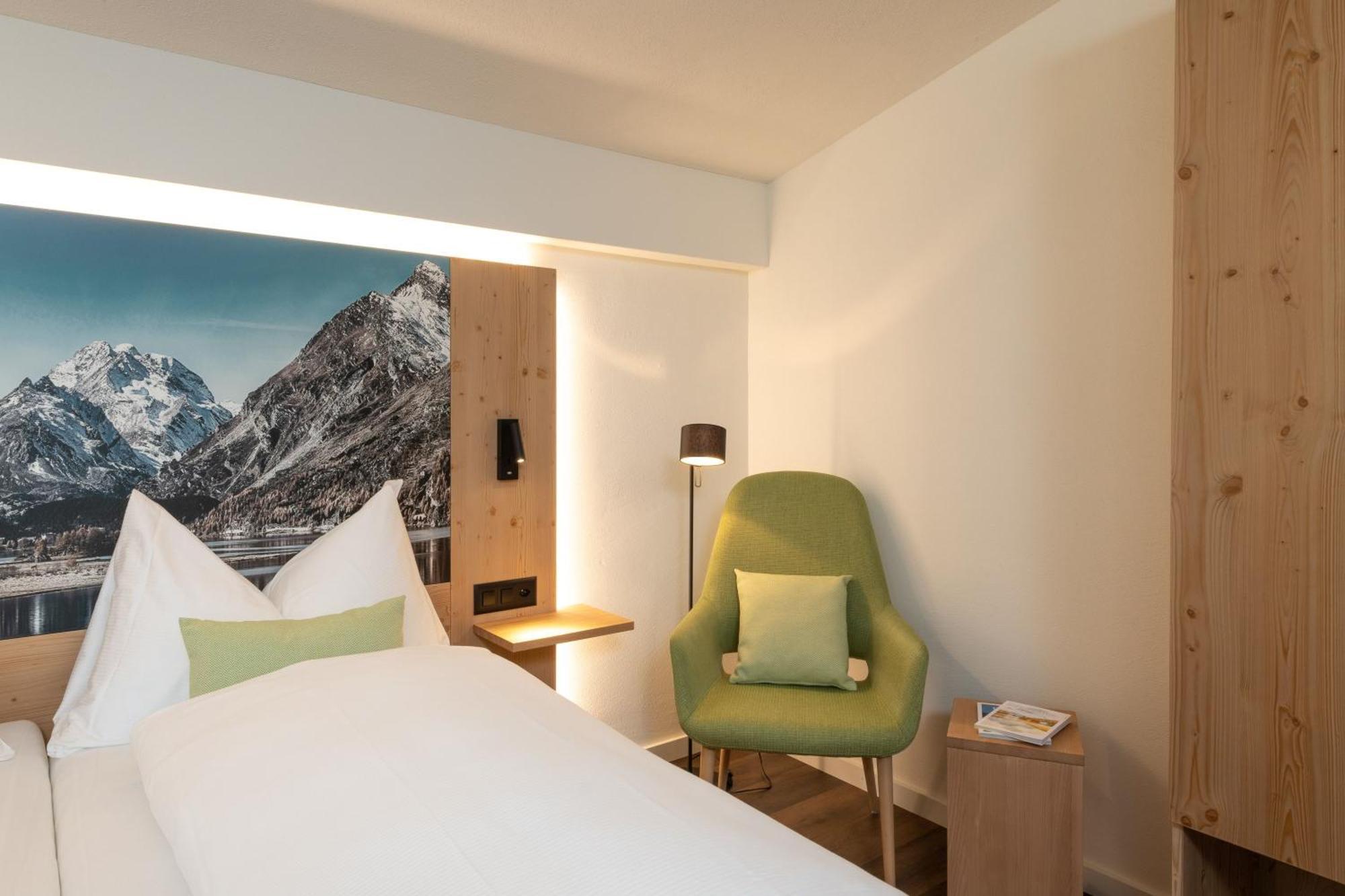 Randolins Familienresort St. Moritz Zimmer foto